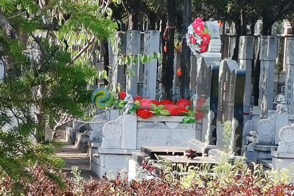 西郊卧龙陵园